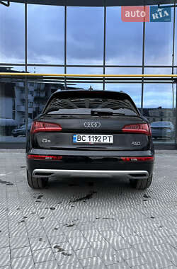 Внедорожник / Кроссовер Audi Q5 2017 в 