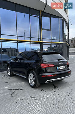 Внедорожник / Кроссовер Audi Q5 2017 в 