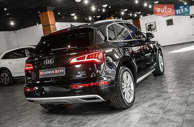 Позашляховик / Кросовер Audi Q5 2018 в 