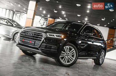 Позашляховик / Кросовер Audi Q5 2018 в 