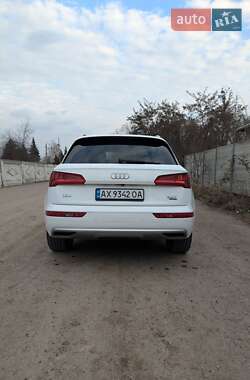 Позашляховик / Кросовер Audi Q5 2018 в 