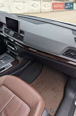 Позашляховик / Кросовер Audi Q5 2018 в 