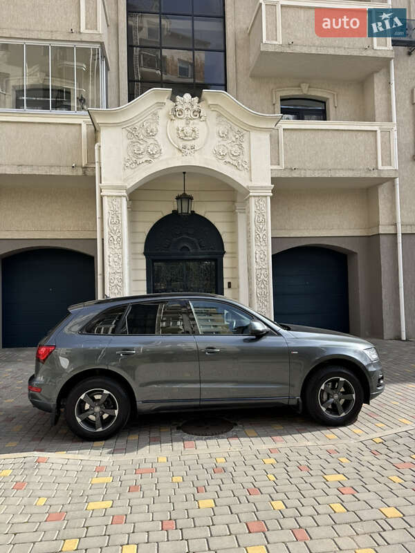 Позашляховик / Кросовер Audi Q5 2012 в 