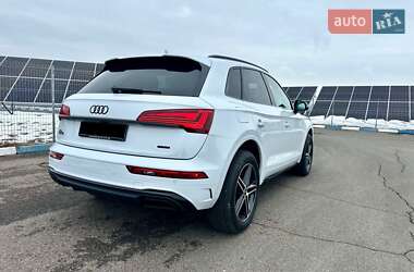 Внедорожник / Кроссовер Audi Q5 2021 в 
