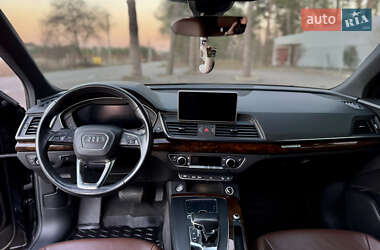 Внедорожник / Кроссовер Audi Q5 2017 в 