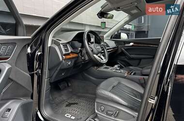 Позашляховик / Кросовер Audi Q5 2018 в 