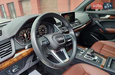 Внедорожник / Кроссовер Audi Q5 2017 в 