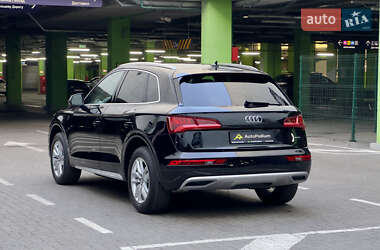Внедорожник / Кроссовер Audi Q5 2017 в 