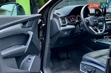 Внедорожник / Кроссовер Audi Q5 2017 в 