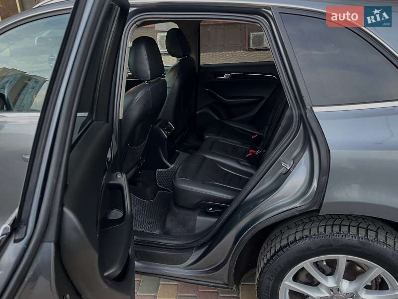Позашляховик / Кросовер Audi Q5 2011 в Одесі