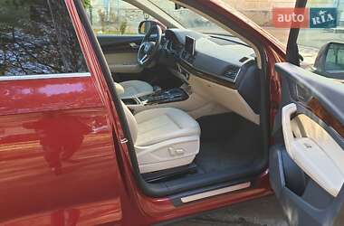 Позашляховик / Кросовер Audi Q5 2018 в 
