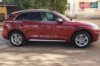 Позашляховик / Кросовер Audi Q5 2018 в 
