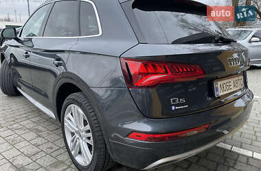 Внедорожник / Кроссовер Audi Q5 2018 в 