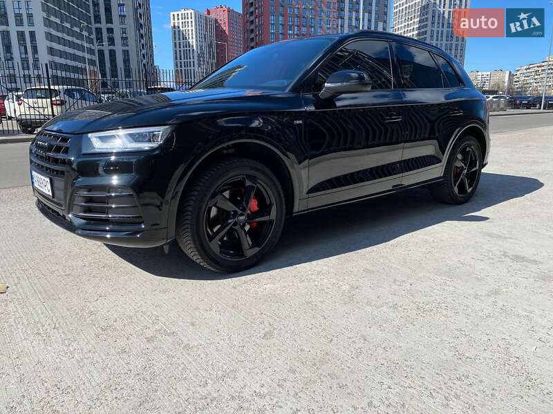 Внедорожник / Кроссовер Audi Q5 2020 в Киеве