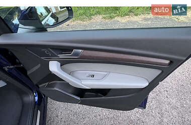 Внедорожник / Кроссовер Audi Q5 2021 в 