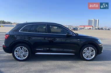 Позашляховик / Кросовер Audi Q5 2018 в 