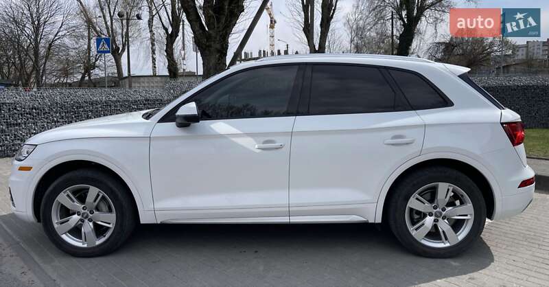 Позашляховик / Кросовер Audi Q5 2017 в Львові