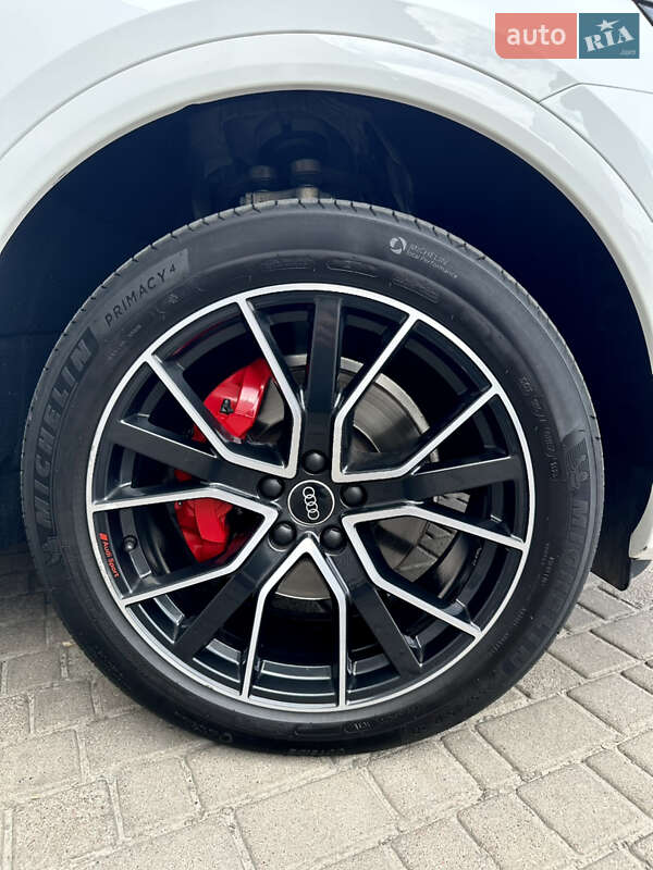 Позашляховик / Кросовер Audi Q5 2021 в Києві