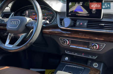 Внедорожник / Кроссовер Audi Q5 2018 в 