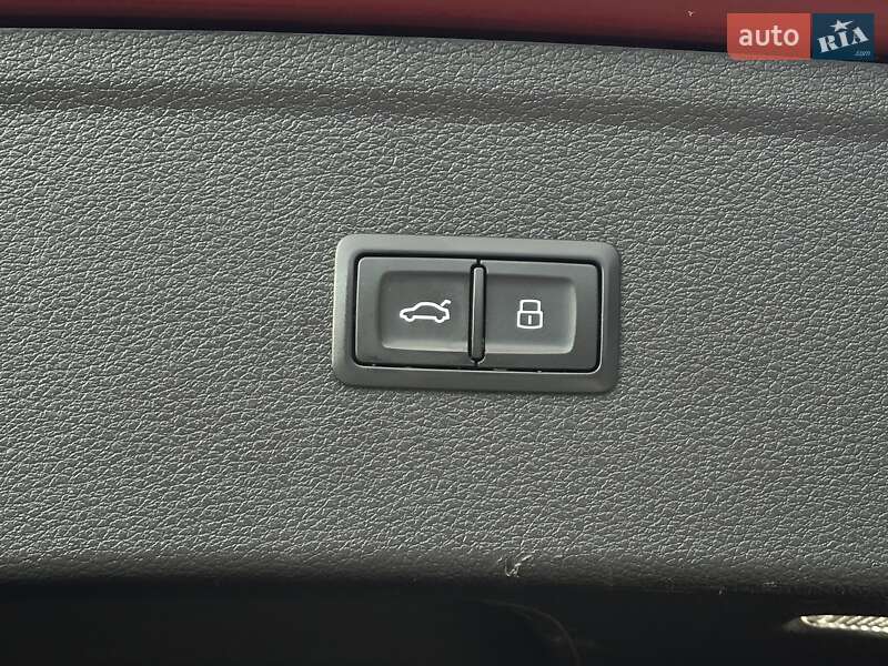 Позашляховик / Кросовер Audi Q5 2017 в Мукачевому