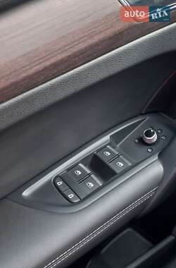 Внедорожник / Кроссовер Audi Q5 2022 в 