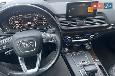 Внедорожник / Кроссовер Audi Q5 2017 в 