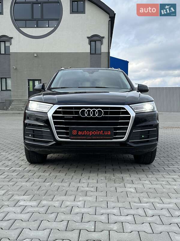 Внедорожник / Кроссовер Audi Q5 2018 в 