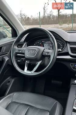 Внедорожник / Кроссовер Audi Q5 2018 в 