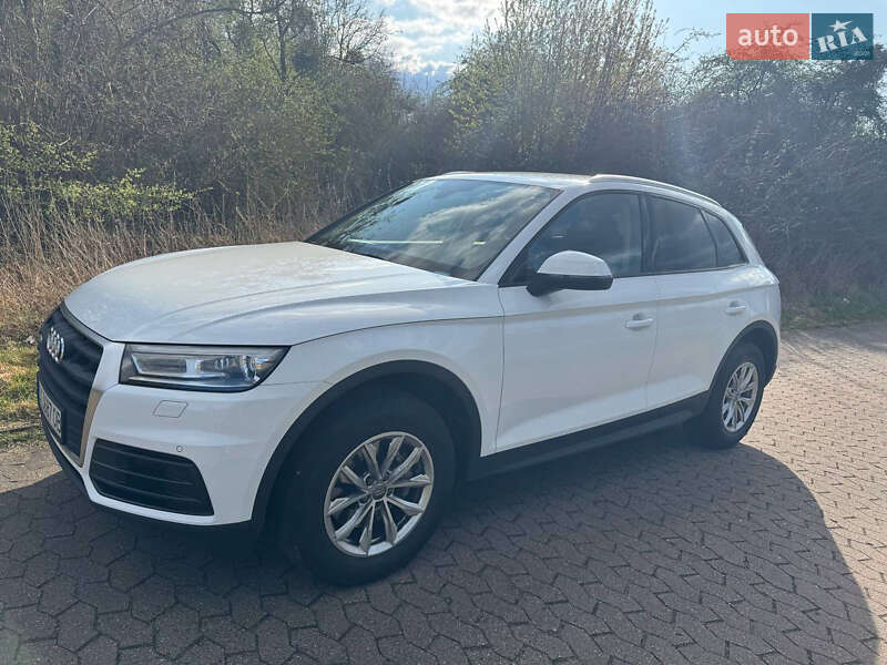 Внедорожник / Кроссовер Audi Q5 2018 в 