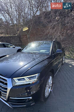 Внедорожник / Кроссовер Audi Q5 2018 в 