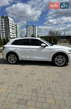 Позашляховик / Кросовер Audi Q5 2017 в 