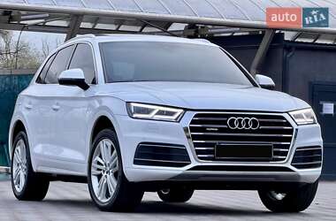 Внедорожник / Кроссовер Audi Q5 2020 в 