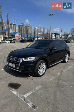 Внедорожник / Кроссовер Audi Q5 2017 в 