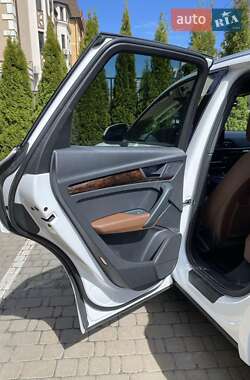Внедорожник / Кроссовер Audi Q5 2017 в 