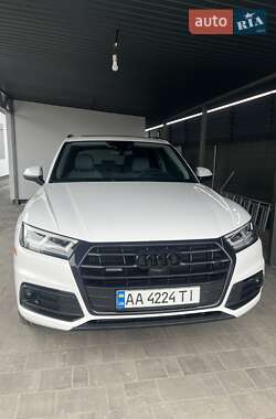 Внедорожник / Кроссовер Audi Q5 2018 в 