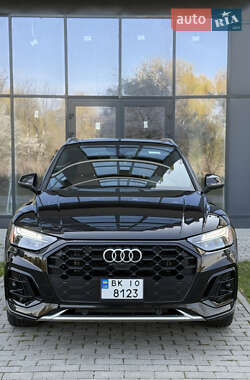 Внедорожник / Кроссовер Audi Q5 2021 в 