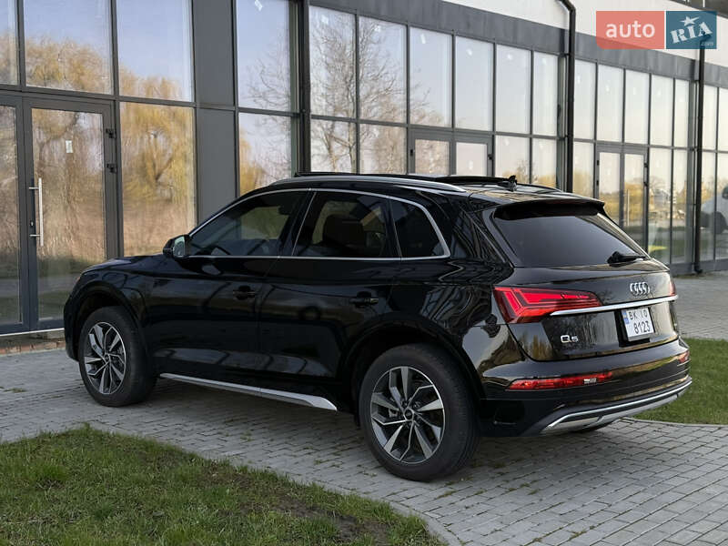 Позашляховик / Кросовер Audi Q5 2021 в Рівному