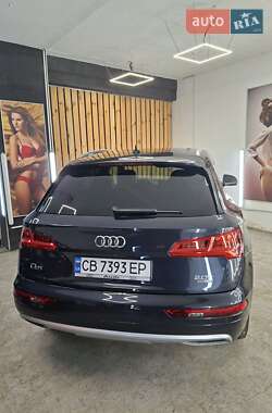 Позашляховик / Кросовер Audi Q5 2018 в 