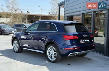 Внедорожник / Кроссовер Audi Q5 2018 в 
