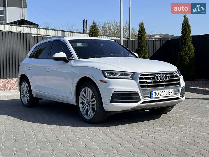 Внедорожник / Кроссовер Audi Q5 2017 в 