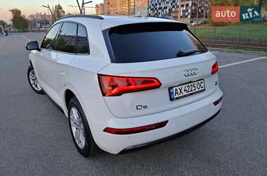 Внедорожник / Кроссовер Audi Q5 2018 в 