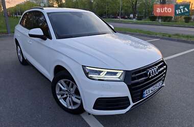 Внедорожник / Кроссовер Audi Q5 2018 в 