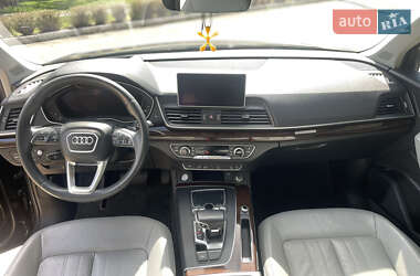 Внедорожник / Кроссовер Audi Q5 2018 в 