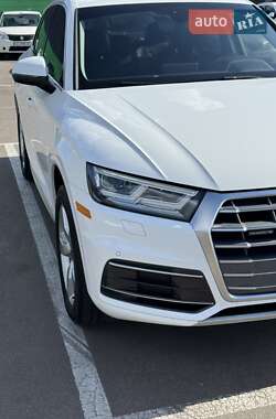 Внедорожник / Кроссовер Audi Q5 2017 в 