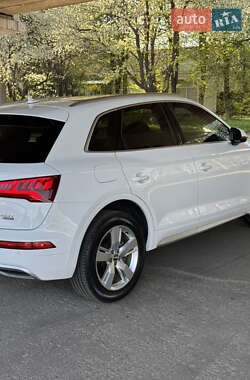 Внедорожник / Кроссовер Audi Q5 2017 в 