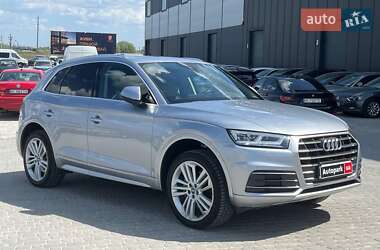 Внедорожник / Кроссовер Audi Q5 2017 в 