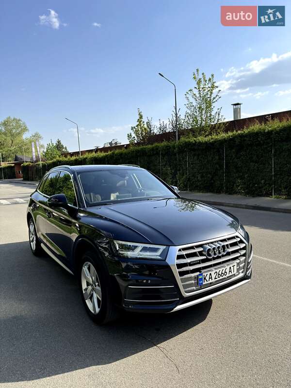 Внедорожник / Кроссовер Audi Q5 2017 в 
