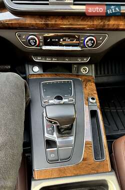 Внедорожник / Кроссовер Audi Q5 2017 в 
