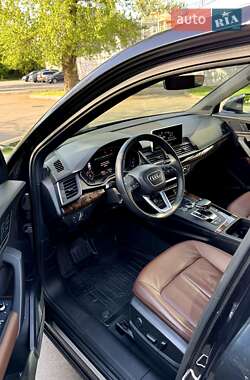 Внедорожник / Кроссовер Audi Q5 2017 в 