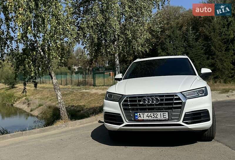 Позашляховик / Кросовер Audi Q5 2019 в 